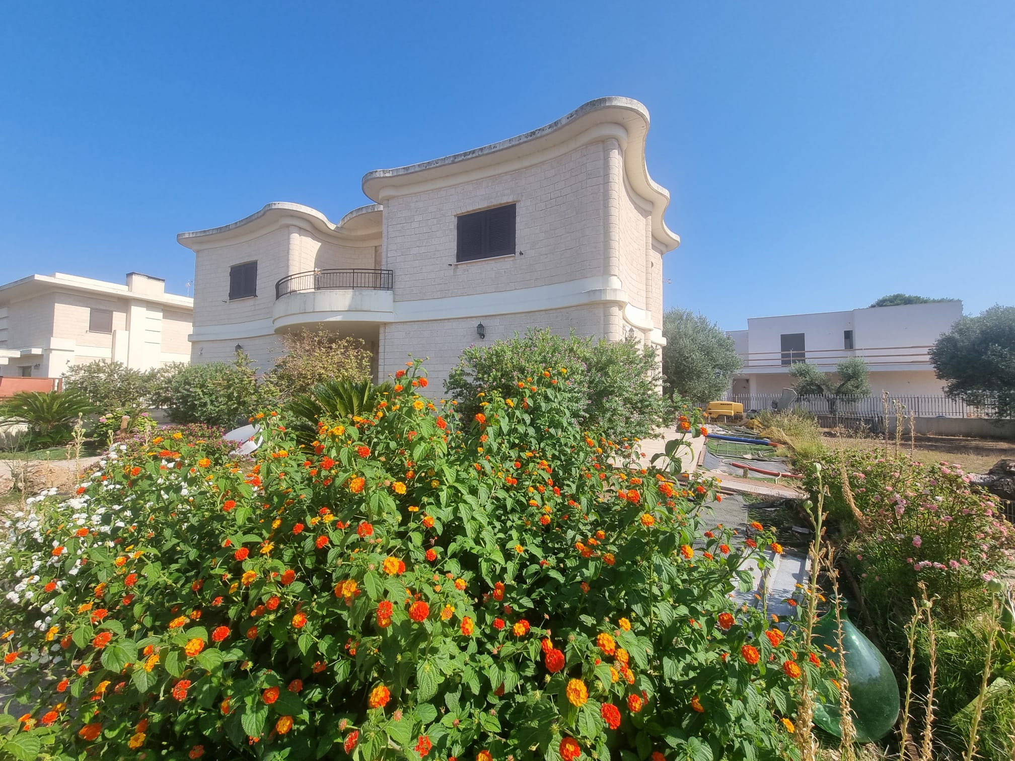 Villa in Vendita a Trani - 3 livelli (1.414/mq)